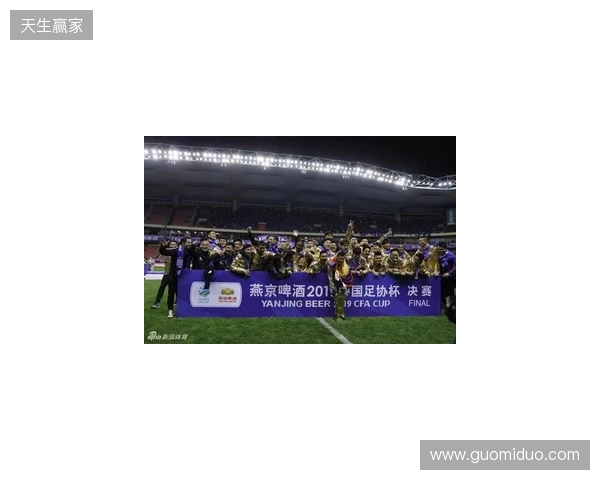 法比奥庆祝足协杯夺冠:我们是冠军了!这座城市值得拥有这一刻 法比奥庆祝足协杯夺冠:我们是冠军了!这座城市值得拥有这一刻