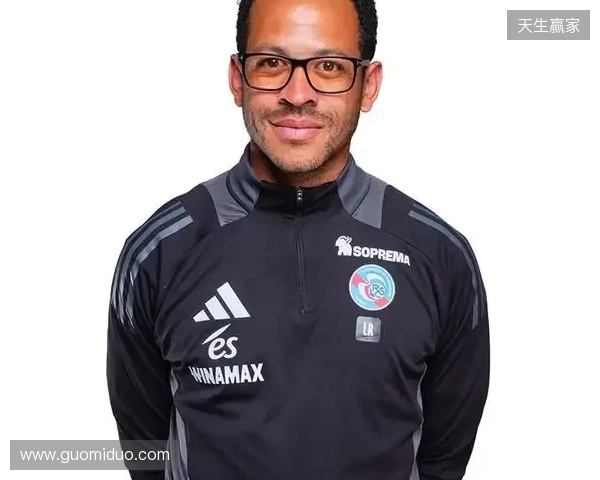 詹俊:罗塞尼尔爱用新人和切尔西挺搭;需要先获得“队委会”信任 詹俊:罗塞尼尔爱用新人和切尔西挺搭;需要先获得“队委会”信任