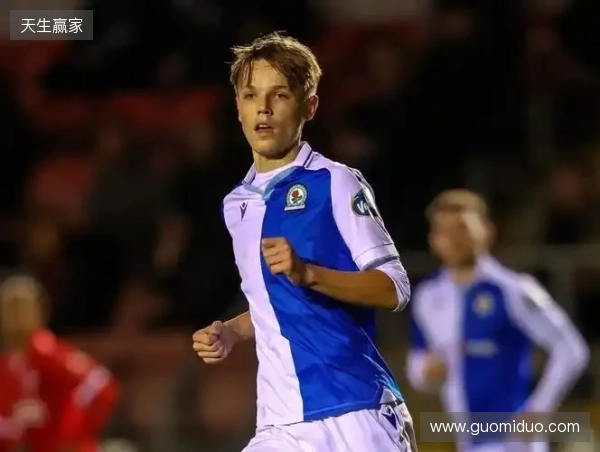 邮报:阿森纳正与布莱克本流浪者就17岁前锋蒂容进行谈判 邮报:阿森纳正与布莱克本流浪者就17岁前锋蒂容进行谈判