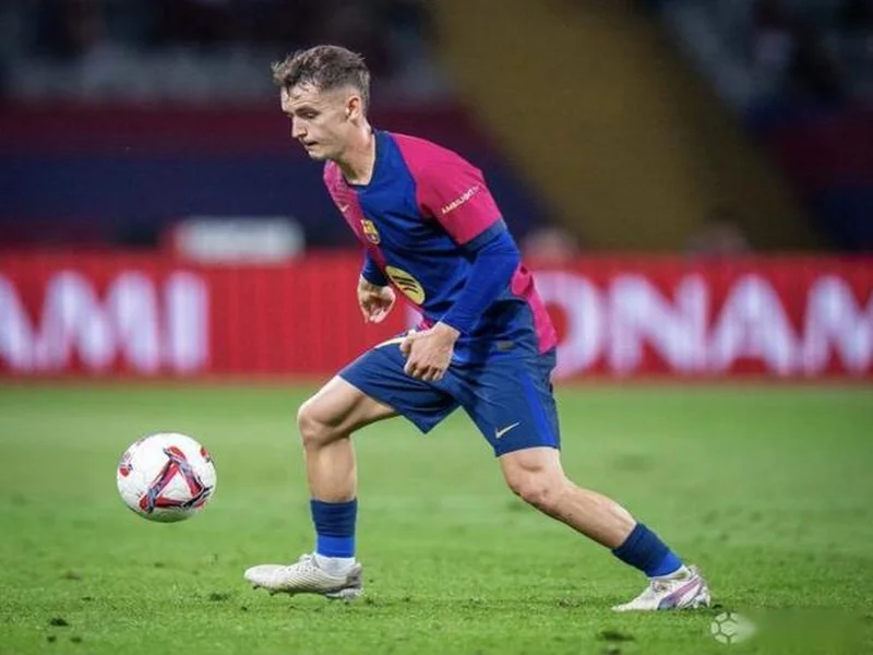 每体:巴萨希望利用桑托斯290万欧欠款,提前锁定左后卫索萨